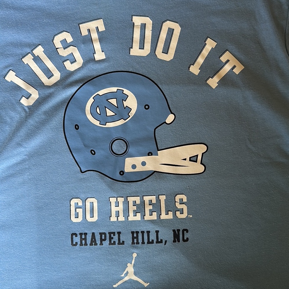 ✅LEAVING CLOSET! NWT- NCAA-UNC Chapel Hill football Tshirt. Men’s LARGE